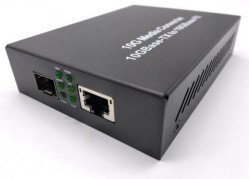 SFP + ve RJ45 bağlantısı olan 10G yönetilmemiş medya dönüştürücü