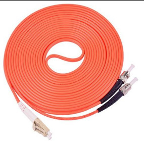 SM/OM1-OM5 Ağlar için Fiber Type LC-ST UPC/ APC Simplex/Duplex Fiber Optic Patch Cord ≤0.3dB Ekleme Kaybı