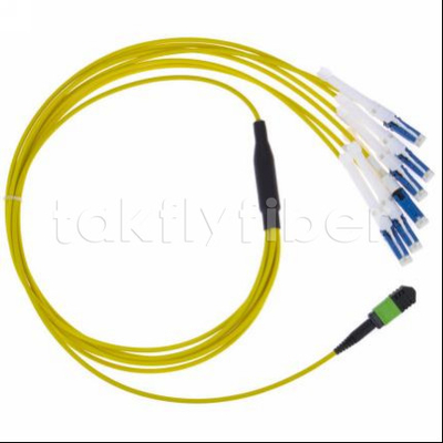 Telekomünikasyon ağları için dayanıklı MPO-CS yama kablosu Intertion kaybı ≤0.3dB Fiber çapı 50/125