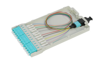 Kaydırıcı Tasarım Kablo Çapları için MTP/MPO Kaseti Yönetim Paneli 0.9 / 2.0 / 3.0mm -40°C'den 80°C'ye kadar sıcaklık aralığı