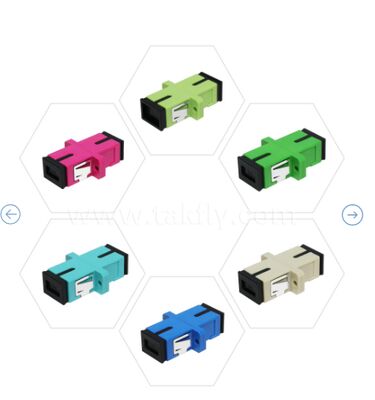 SC Simplex Adaptörü. Kolay kurulum ve yüksek ve düşük sıcaklığa dayanıklı. Maksimum güç aktarımı için fiber optik çiftleyici.