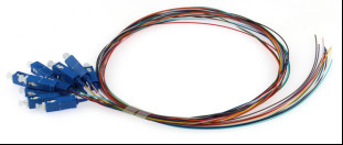 Tek modlu Fiber Optic Pigtail SC / UPC Bağlantısı 12 Renk Seçenekleri 0.9mm G652D G657A 4.5mm OD