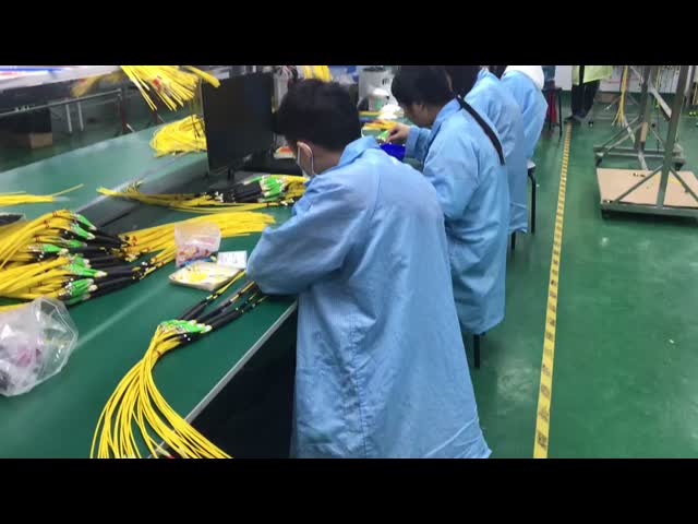 Çin Amphenol Özelleştirilmiş 288 Fiber 0.35dB Maksimum Giriş Kaybı Tek Modlu OS2 MPO Trunk Kablosu Veri Merkezi İçin Satılık